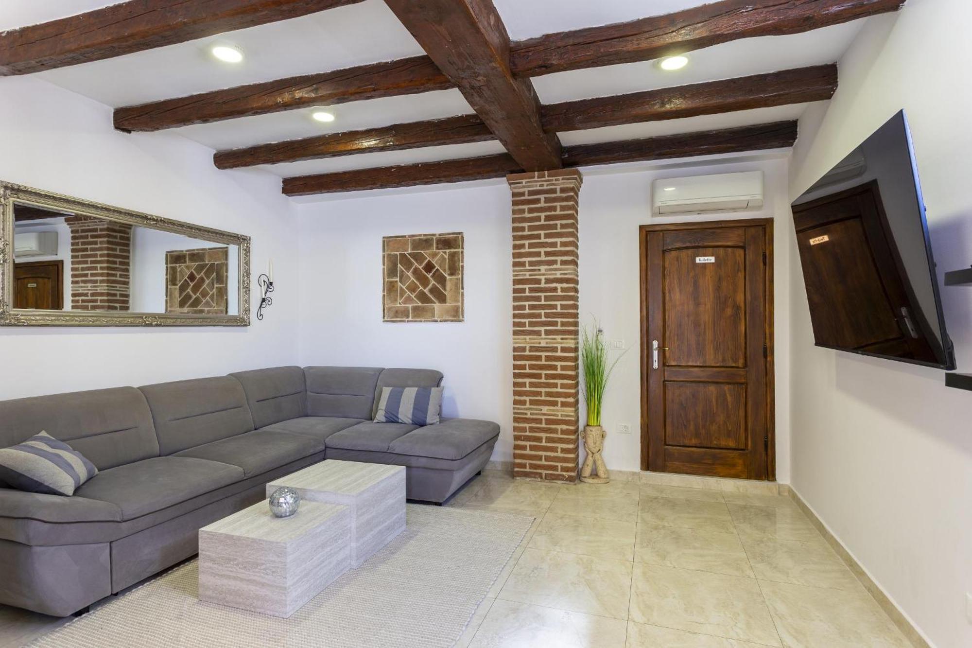 Dolce Apartment *